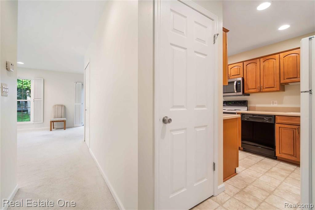1822 Streamedge Court Rochester Hills, MI 48309 - Photo 18 of 24