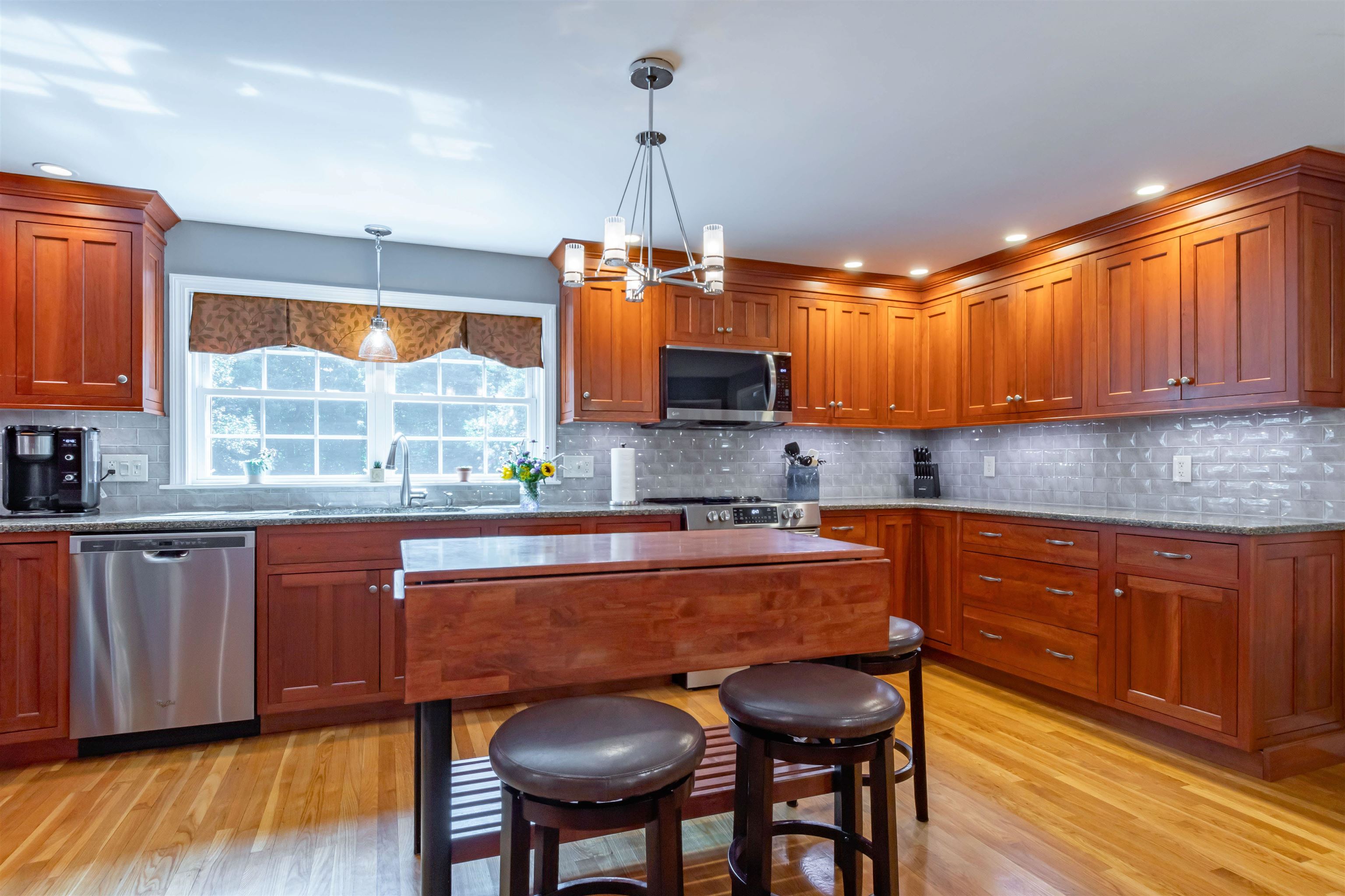 66 New Searles Road Nashua, NH 03062 - Photo 13 of 37 Gallery Image 13