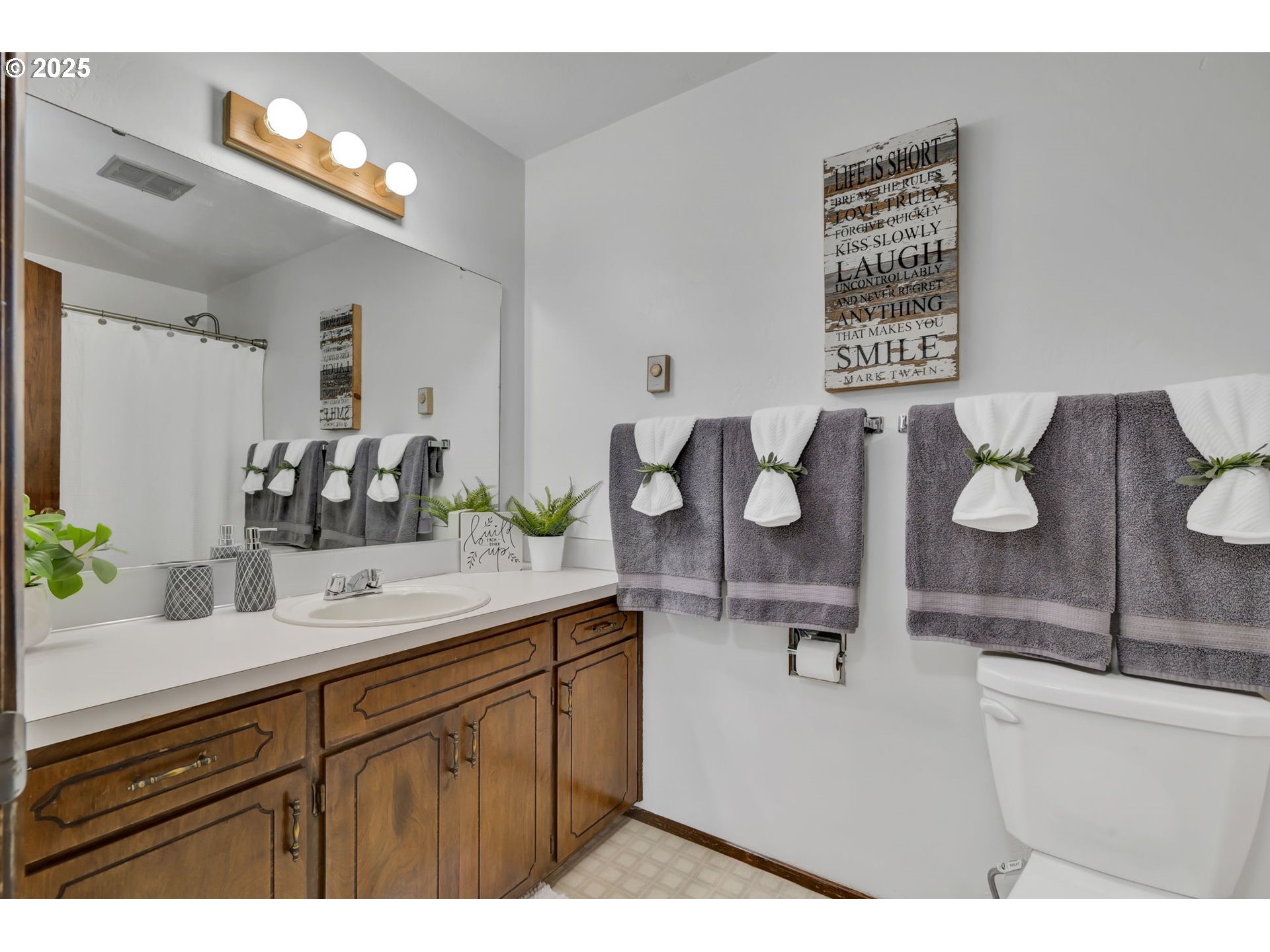 2480 Chuckanut Street Eugene, OR 97408 - Photo 18 of 44 a bathroom with a sink and a mirror