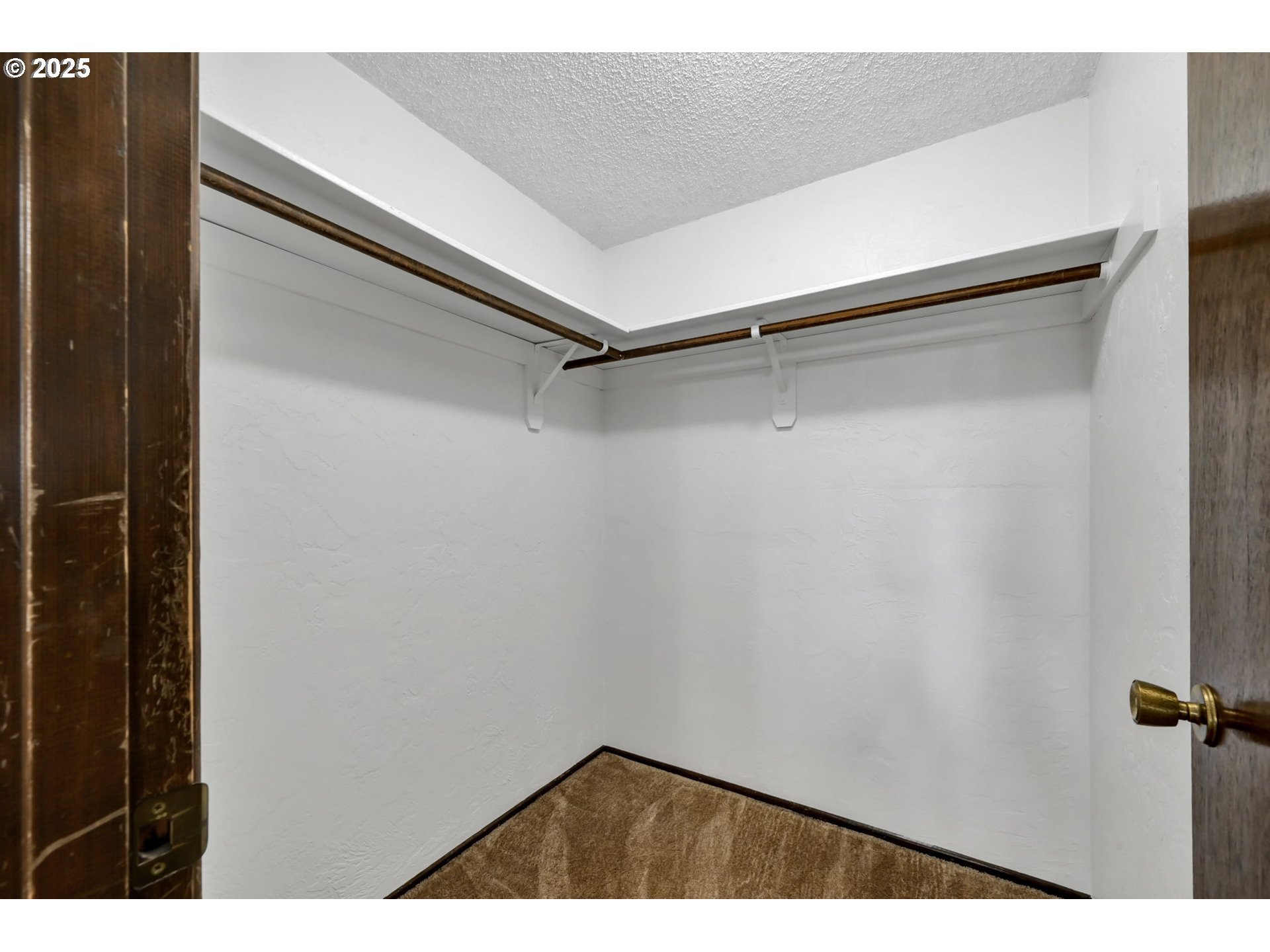 2480 Chuckanut Street Eugene, OR 97408 - Photo 23 of 44 a close view of closet