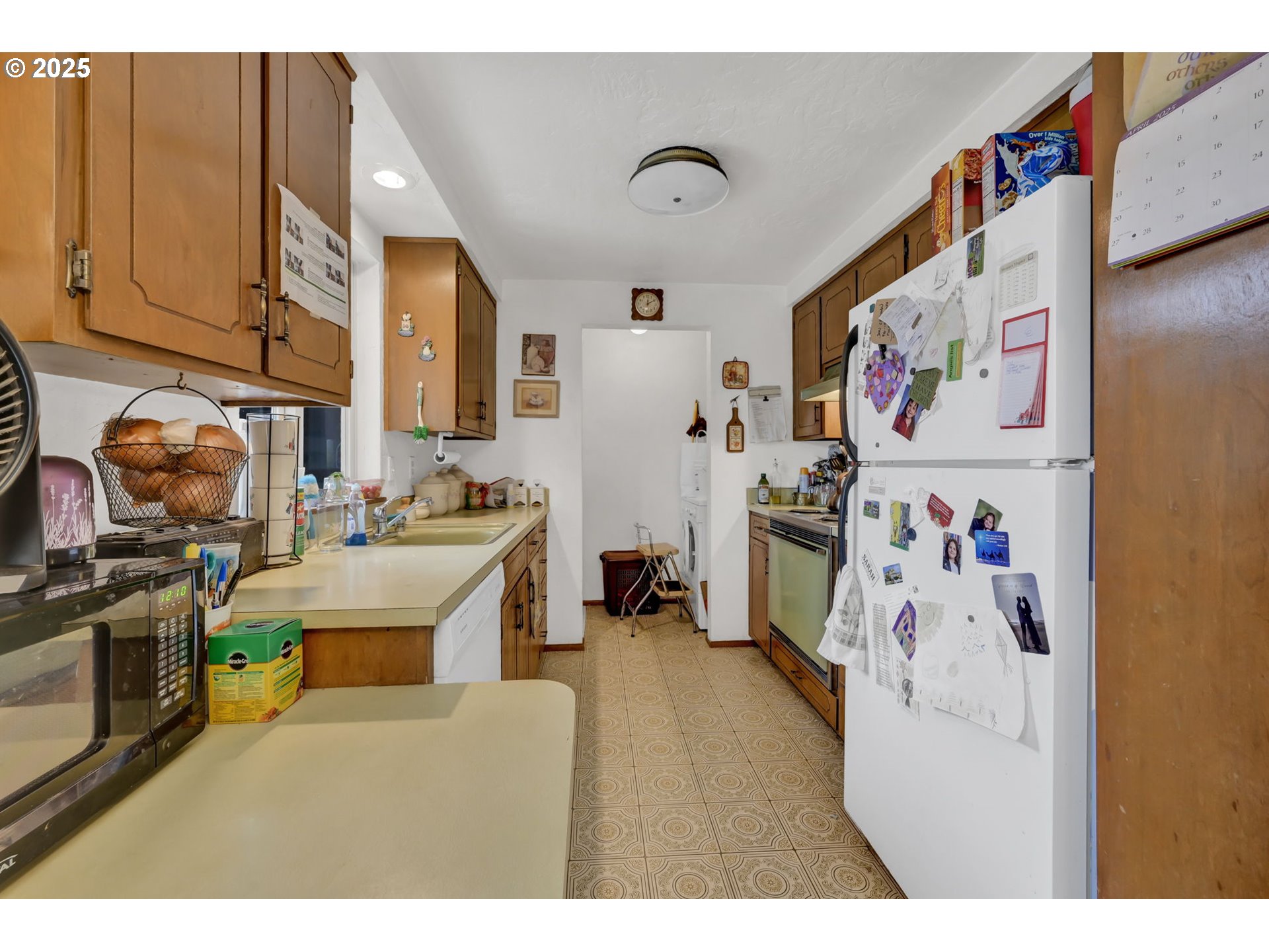 2480 Chuckanut Street Eugene, OR 97408 - Photo 30 of 44 a view of kitchen with stainless steel appliances granite countertop a stove a sink and a refrigerator