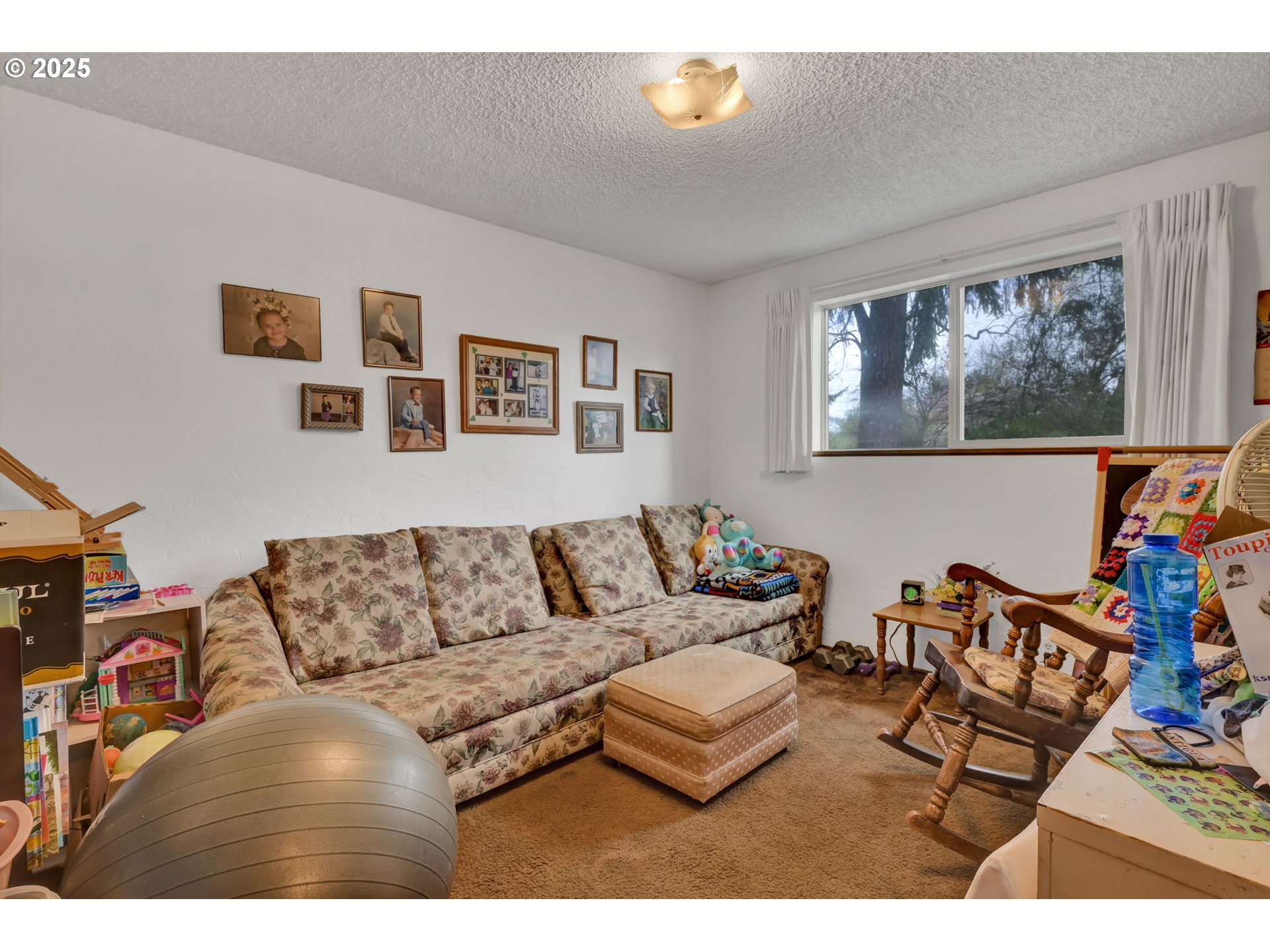 2480 Chuckanut Street Eugene, OR 97408 - Photo 33 of 44 a living room with furniture and painting on the wall