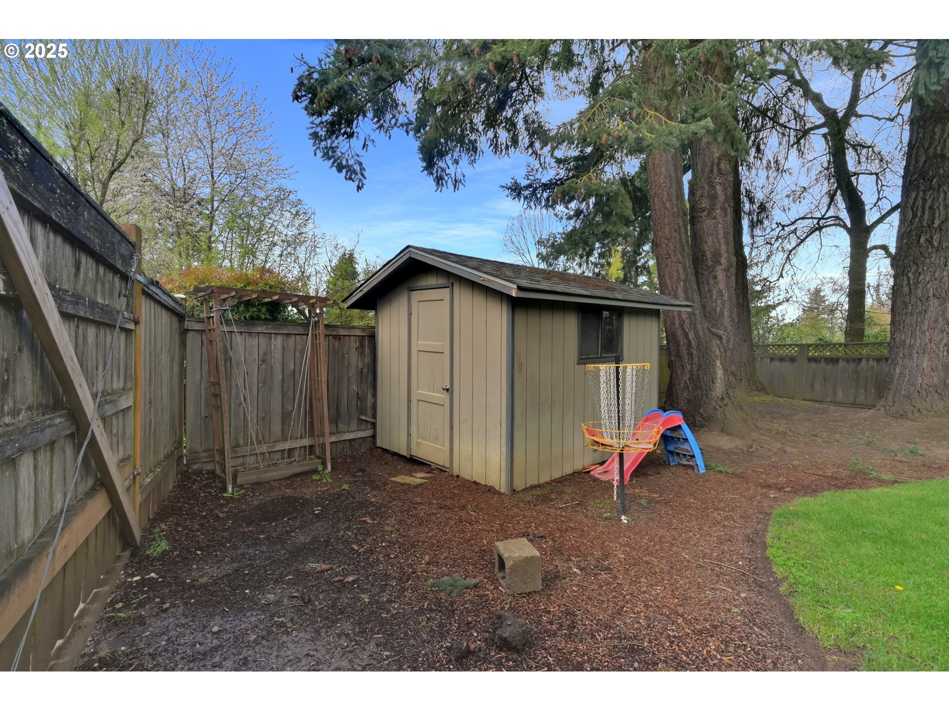 2480 Chuckanut Street Eugene, OR 97408 - Photo 38 of 44 a view of outdoor space with deck and backyard