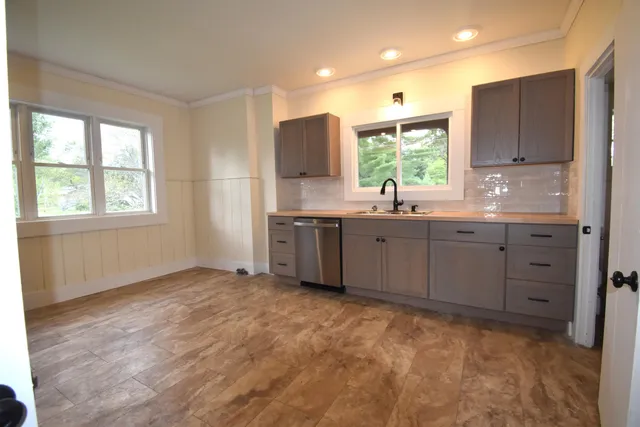 $274,000 | 124 South Street, Pittsfield, ME 04967