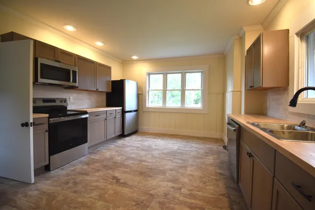 $274,000 | 124 South Street, Pittsfield, ME 04967