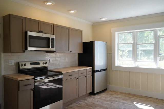 $274,000 | 124 South Street, Pittsfield, ME 04967