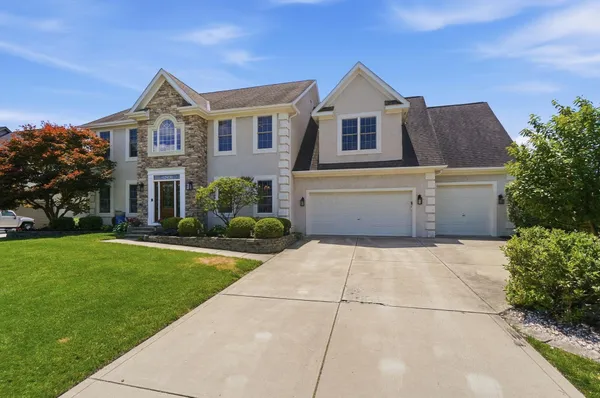 $699,995 | 3214 Sunglow Drive, Lewis Center, OH 43035