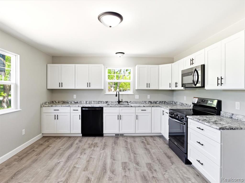 2971 Beach Road Port Huron, MI 48060 - Photo 10 of 29