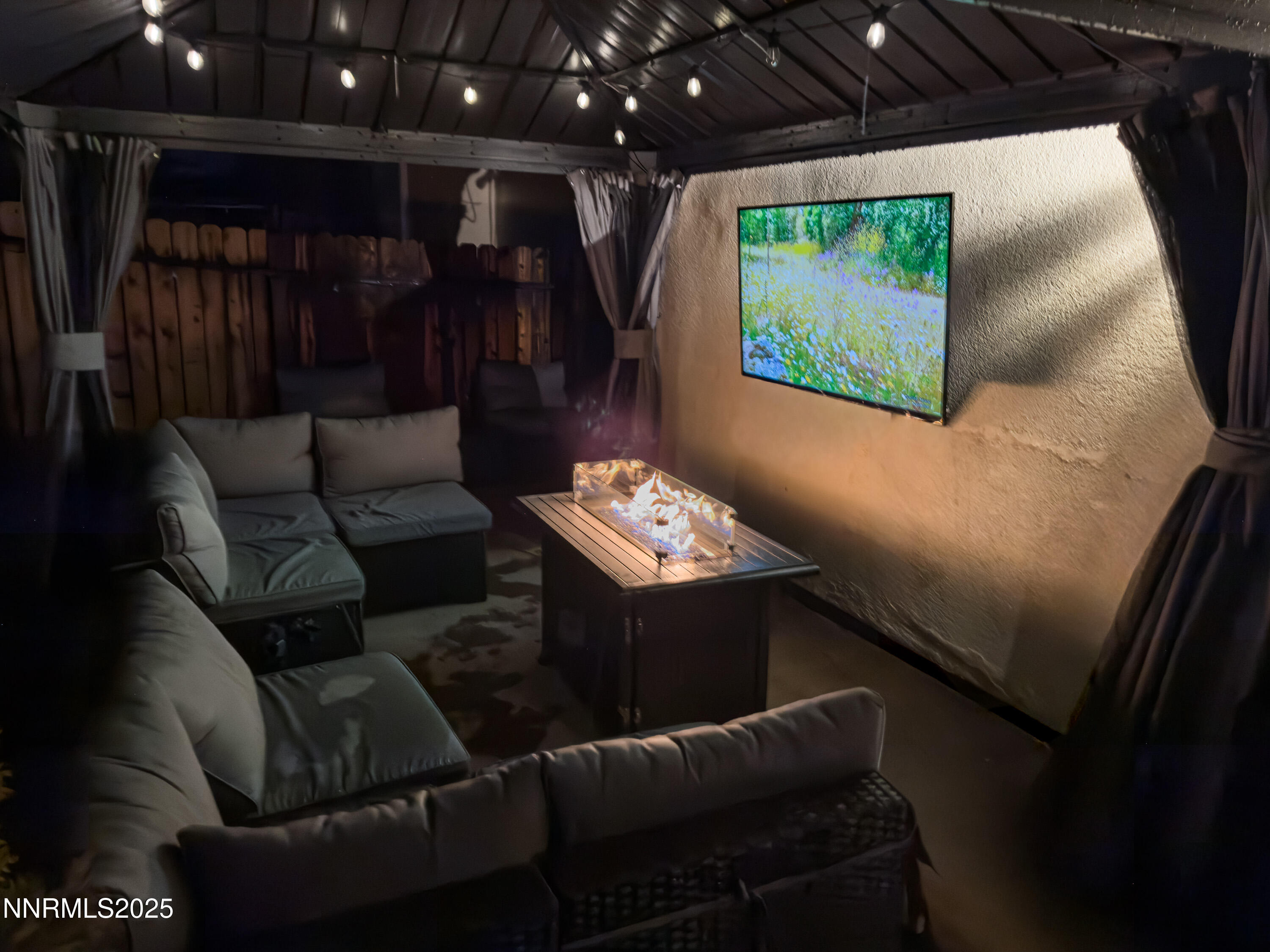9635 Meadowstar Drive Reno, NV 89506 - Photo 26 of 26 a living room with furniture and a ceiling fan