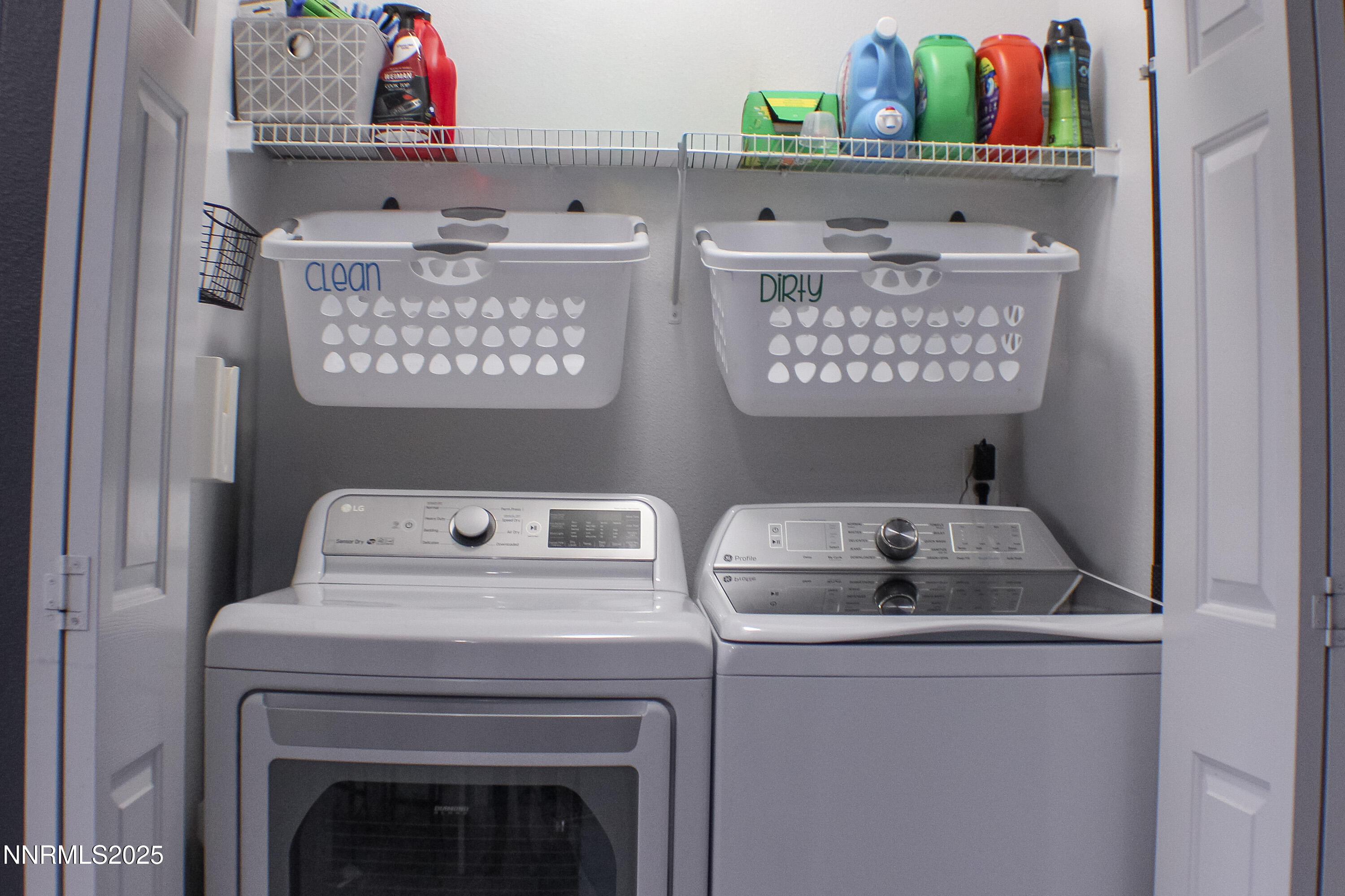 9635 Meadowstar Drive Reno, NV 89506 - Photo 8 of 26 a utility room with dryer and washer