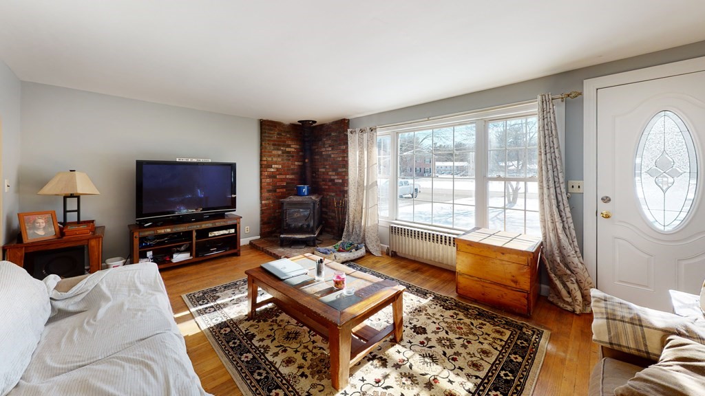 86 Wrentham Road Bellingham, MA 02019 - Photo 4 of 33 Gallery Image 4