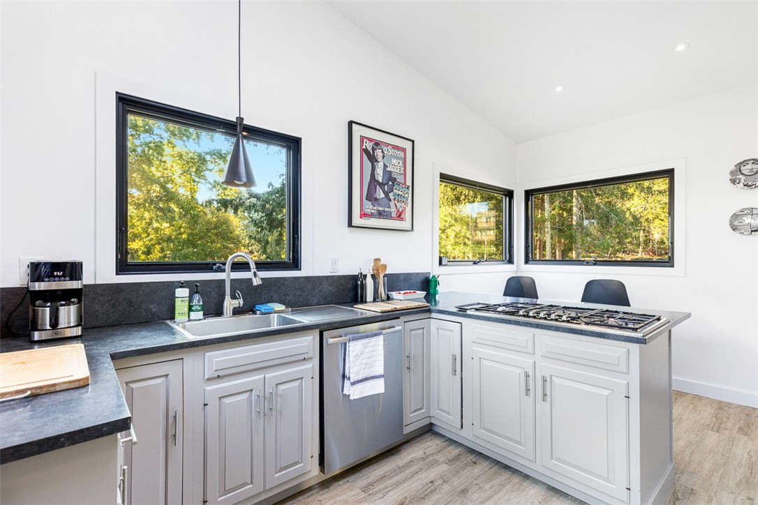 18 Collins Terrace Jamestown, RI 02835 - Photo 19 of 50