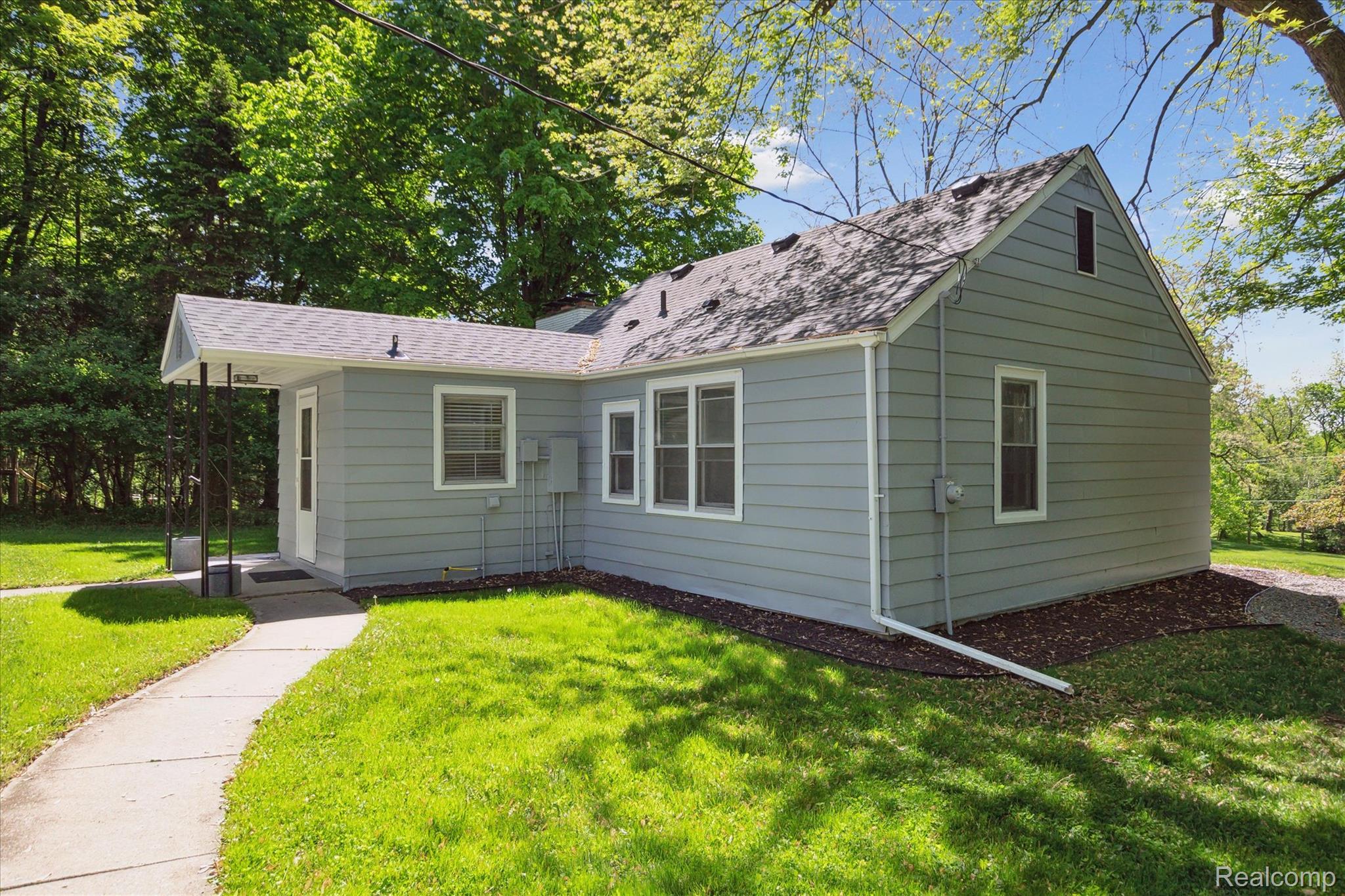 32590 West 11 Mile Road Farmington, MI 48334 - Photo 3 of 34 03-32590-W-11-Mile-Rd-Farmington-Hills-MI-48336-WindowStill-33.jpg
