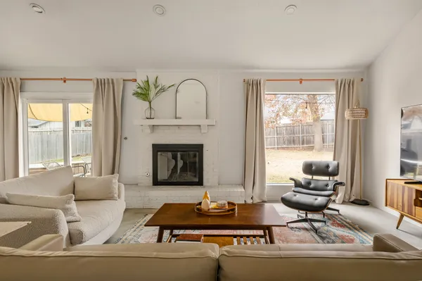 $3,450 | 9300 Meadow Vale, Austin, TX 78758