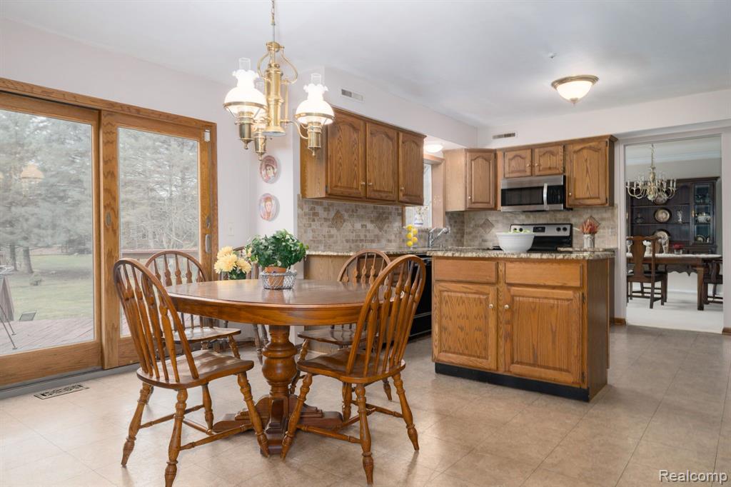 357 Powderhorn Ridge Court Rochester Hills, MI 48309 - Photo 16 of 42