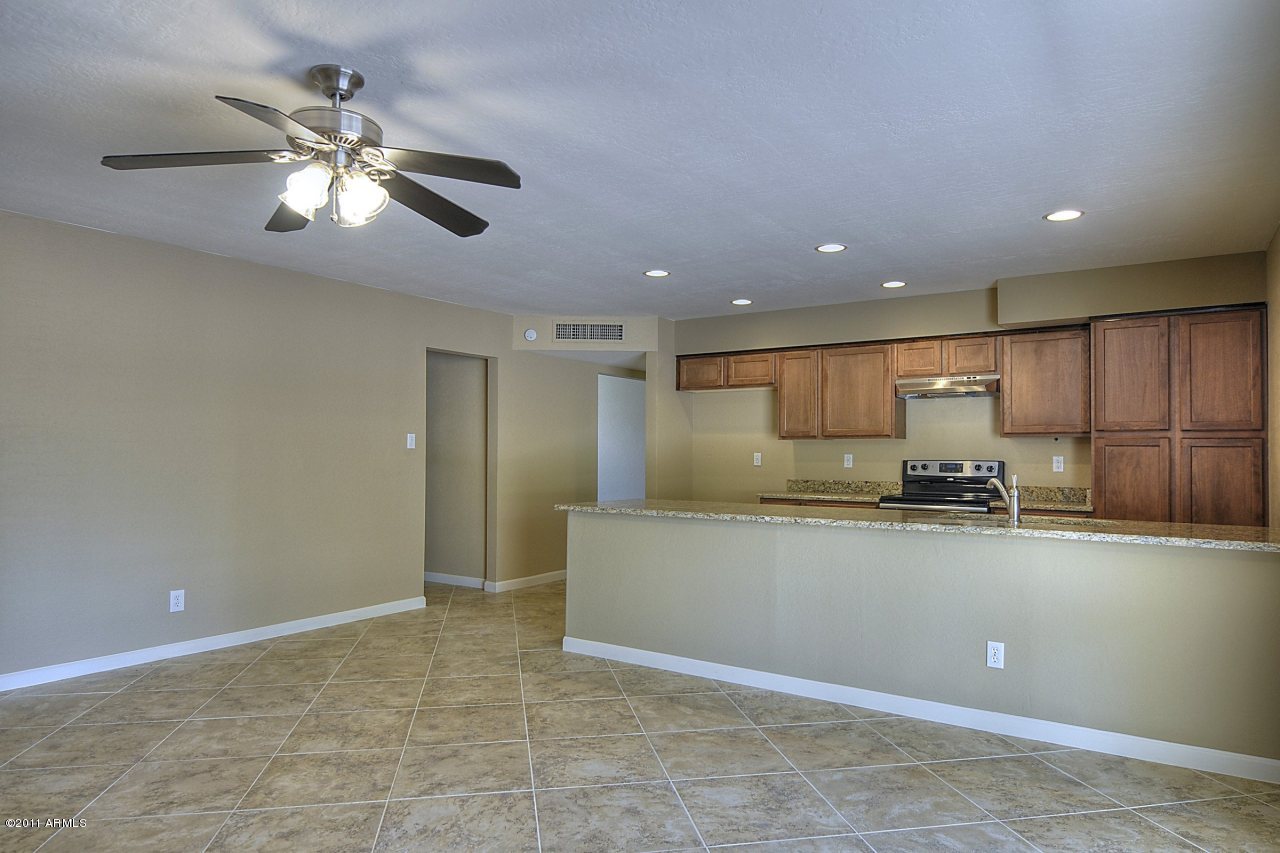 2514 South Terrace Road Tempe, AZ 85282 - Photo 4 of 25 Family_Room_Kitchen_View