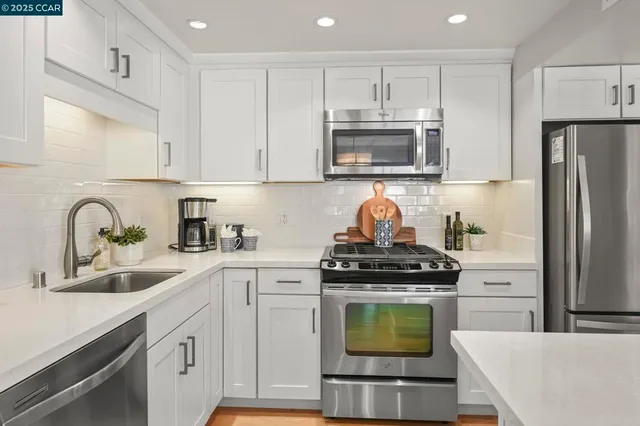 $459,999 | 2000-2000 Golden Rain Road, Unit 4, Walnut Creek, CA 94595