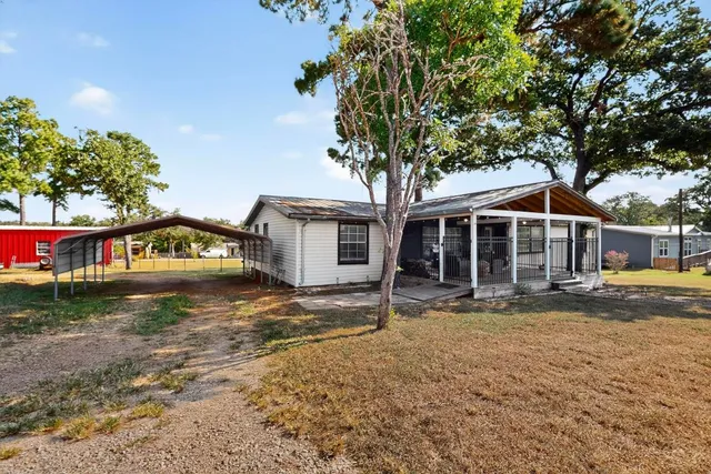 $235,000 | 132 Cherokee Circle, Smithville, TX 78957