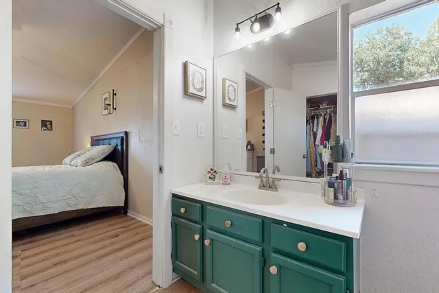 a en suite bathroom with a double vanity sink and a mirror