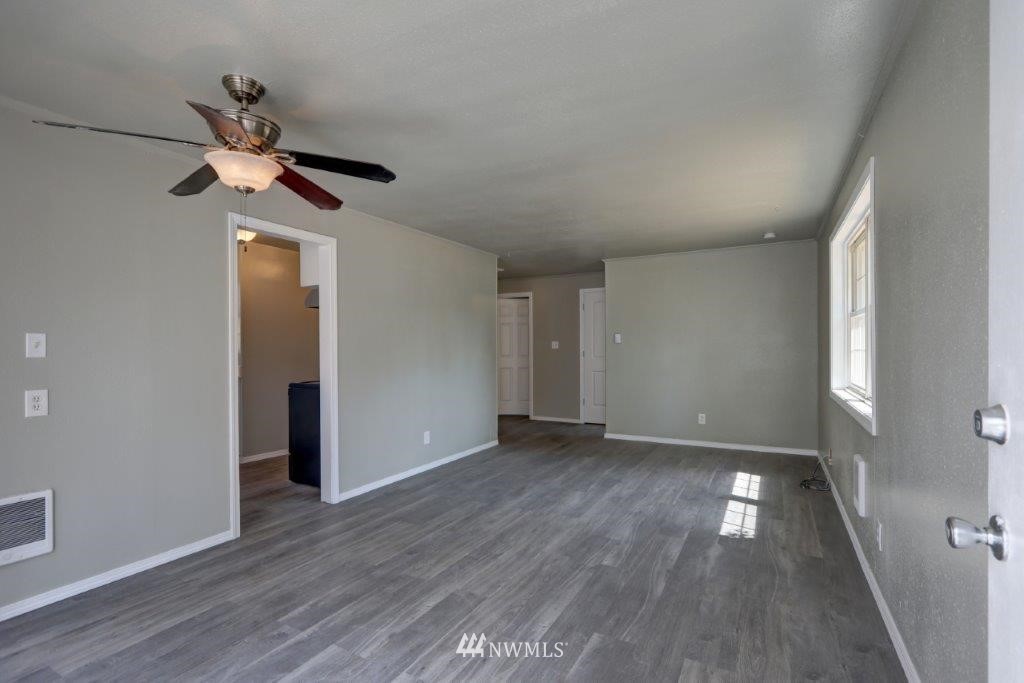 6153 Fairlawn Road Southwest Lakewood, WA 98499 - Photo 5 of 17 Gallery Image 5