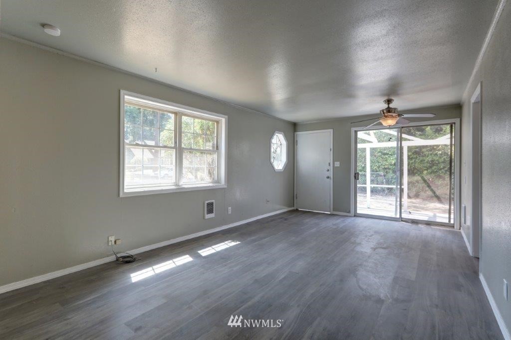 6153 Fairlawn Road Southwest Lakewood, WA 98499 - Photo 6 of 17 Gallery Image 6