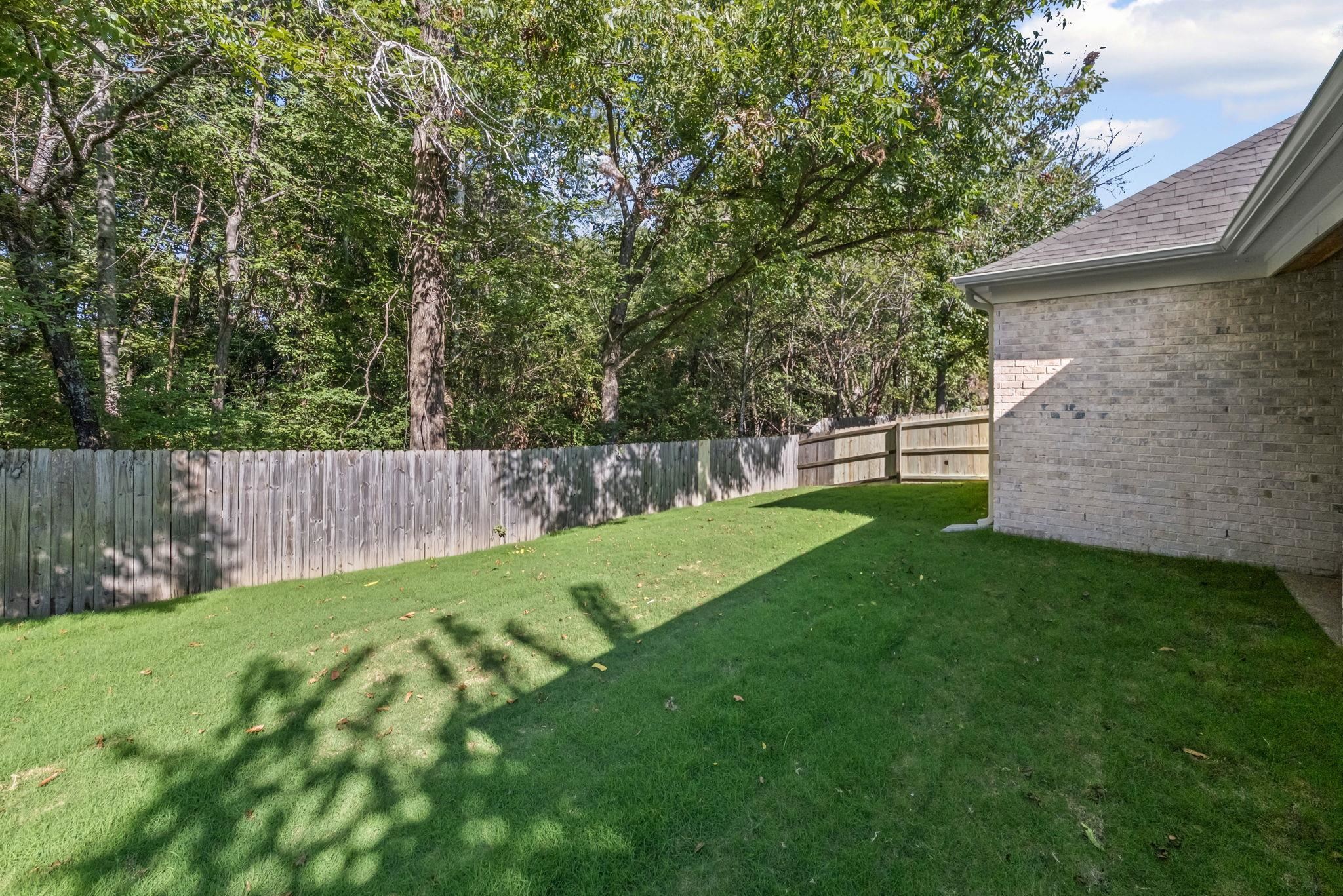 8670 Valmont Circle Memphis, TN 38016 - Photo 29 of 33 View of fenced backyard
