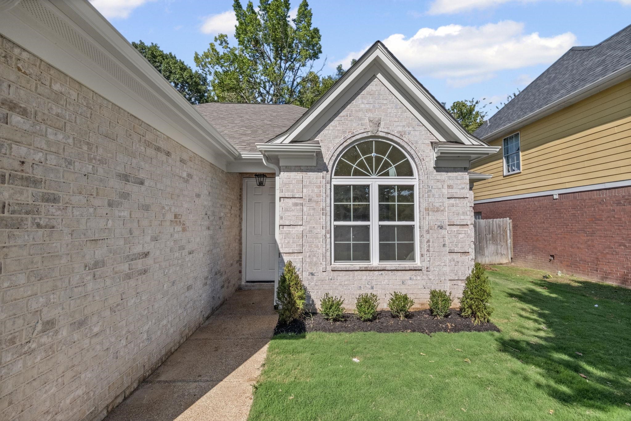 8670 Valmont Circle Memphis, TN 38016 - Photo 4 of 33 Entrance to property with brick siding and a shingled roof