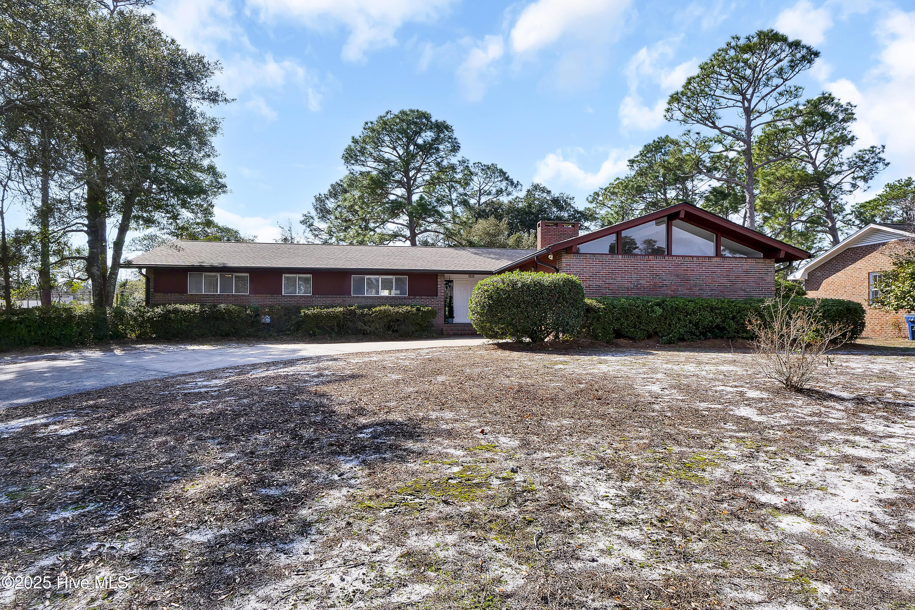 3846 Sweetbriar Road Wilmington, NC 28403 - Photo 1 of 28 Mid Century Modern home in Lincoln Forest