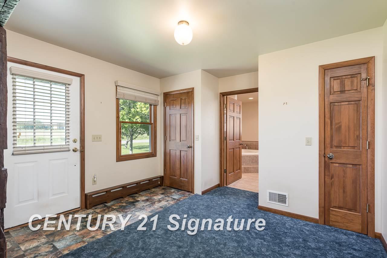 9045 Pierce Road Freeland, MI 48623 - Photo 3 of 30