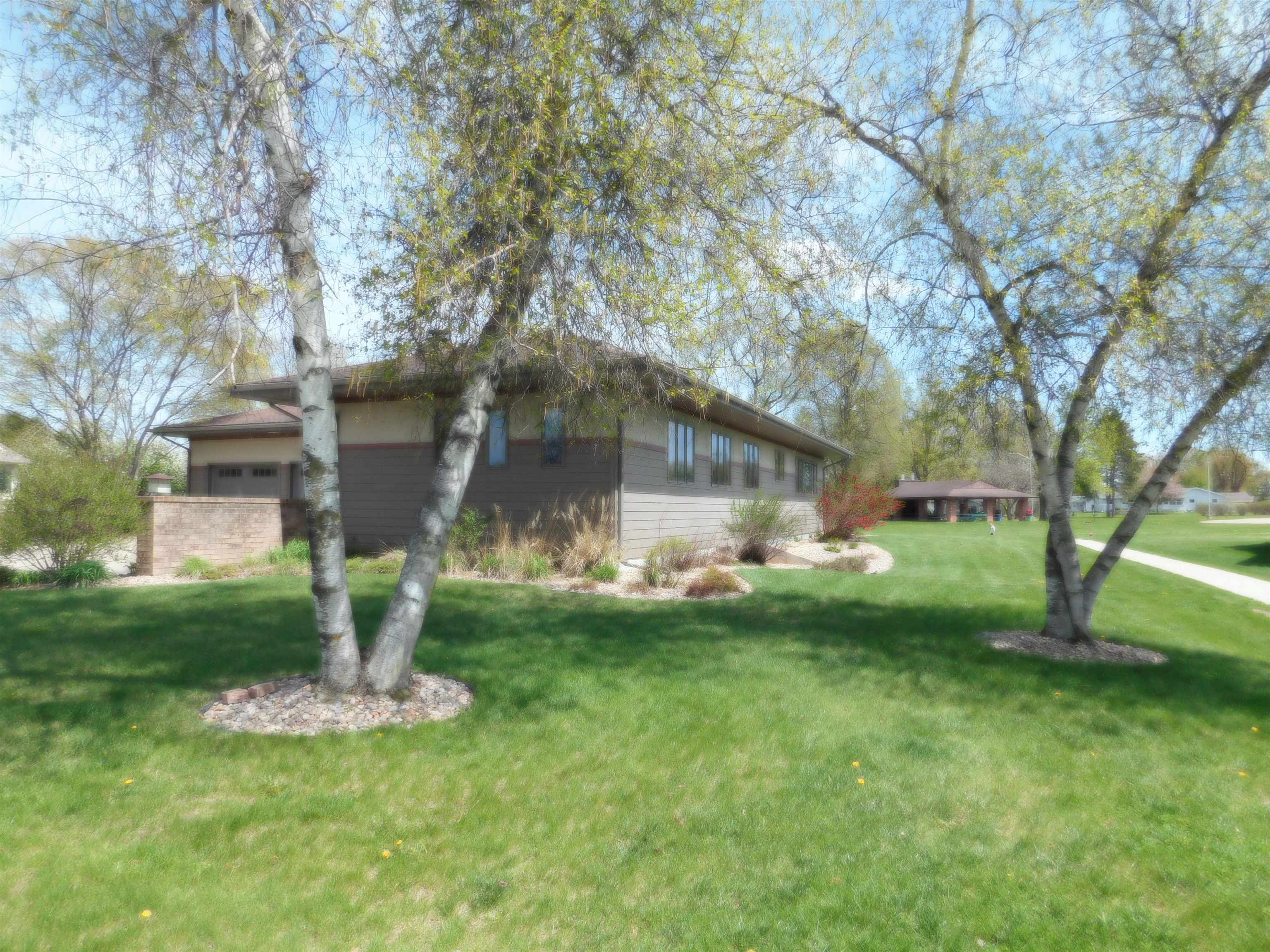 555 North Washington Street Spring Green, WI 53588 - Photo 6 of 52