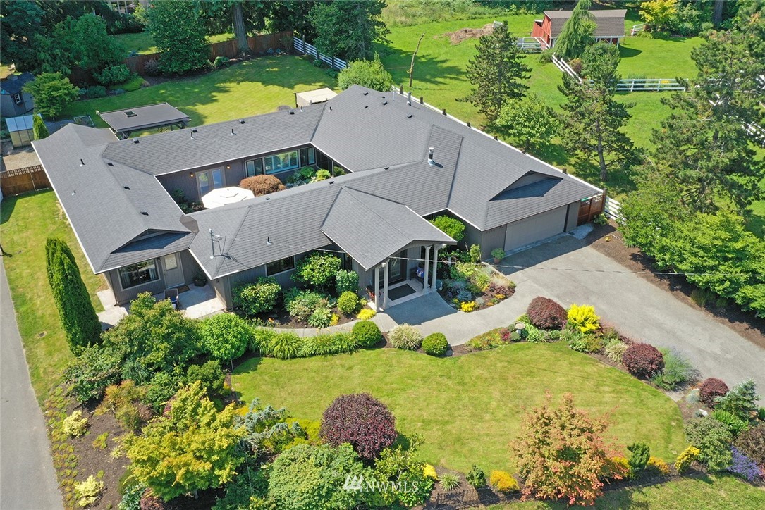 3010 Russet Road Brier, WA 98036 - Photo 1 of 25 Gallery Image 1
