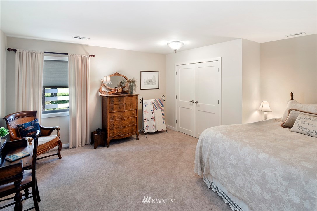 3010 Russet Road Brier, WA 98036 - Photo 13 of 25 Gallery Image 13