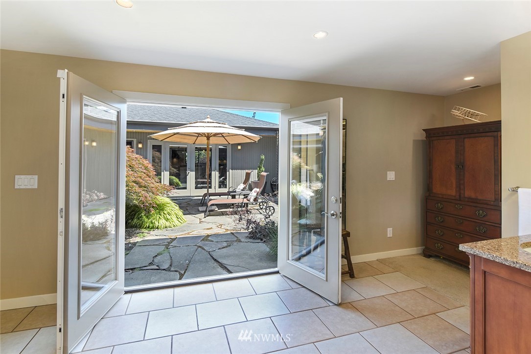 3010 Russet Road Brier, WA 98036 - Photo 17 of 25 Gallery Image 17