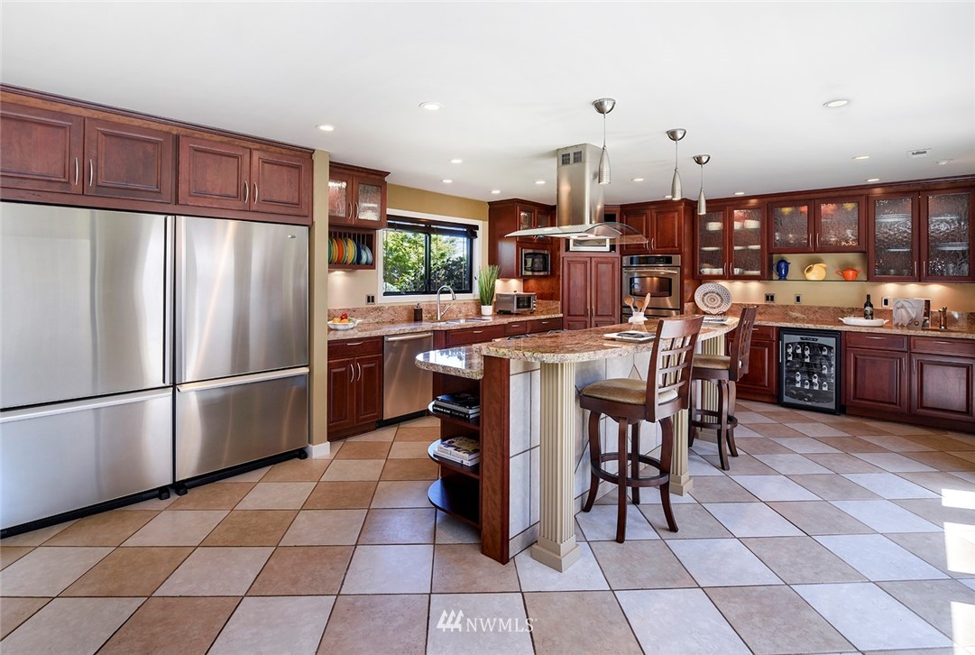 3010 Russet Road Brier, WA 98036 - Photo 10 of 25 Gallery Image 10