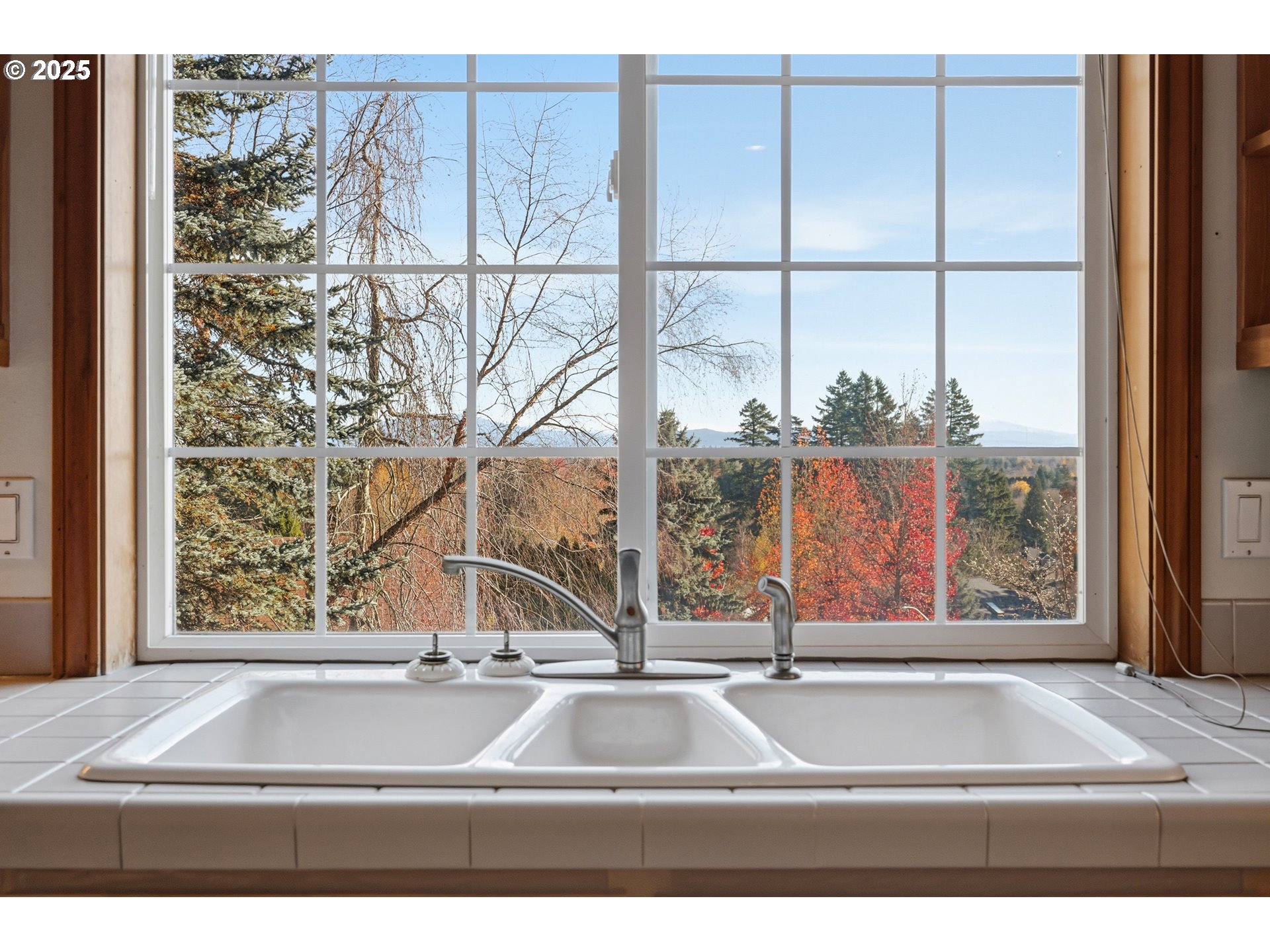 417 Southeast 13th Court Gresham, OR 97080 - Photo 12 of 35