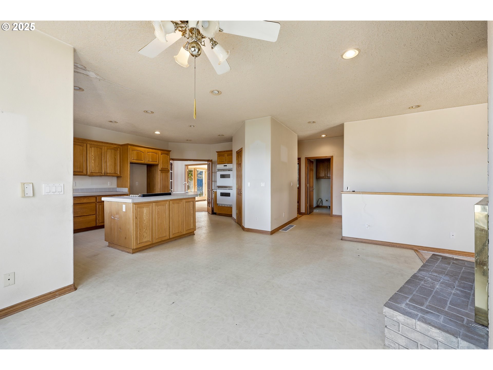 417 Southeast 13th Court Gresham, OR 97080 - Photo 14 of 35