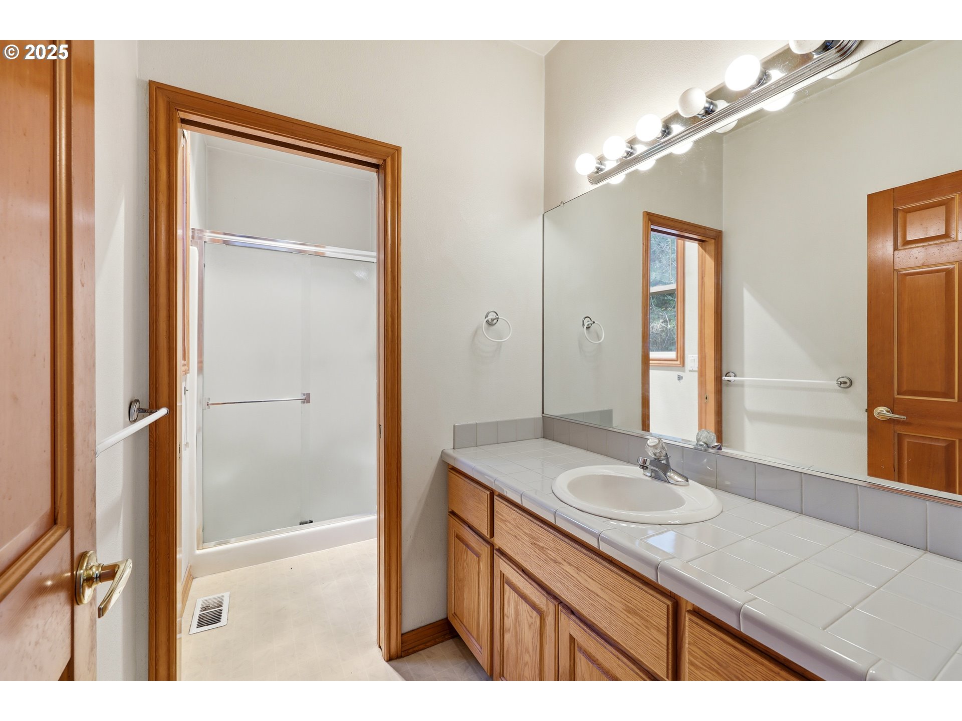 417 Southeast 13th Court Gresham, OR 97080 - Photo 20 of 35