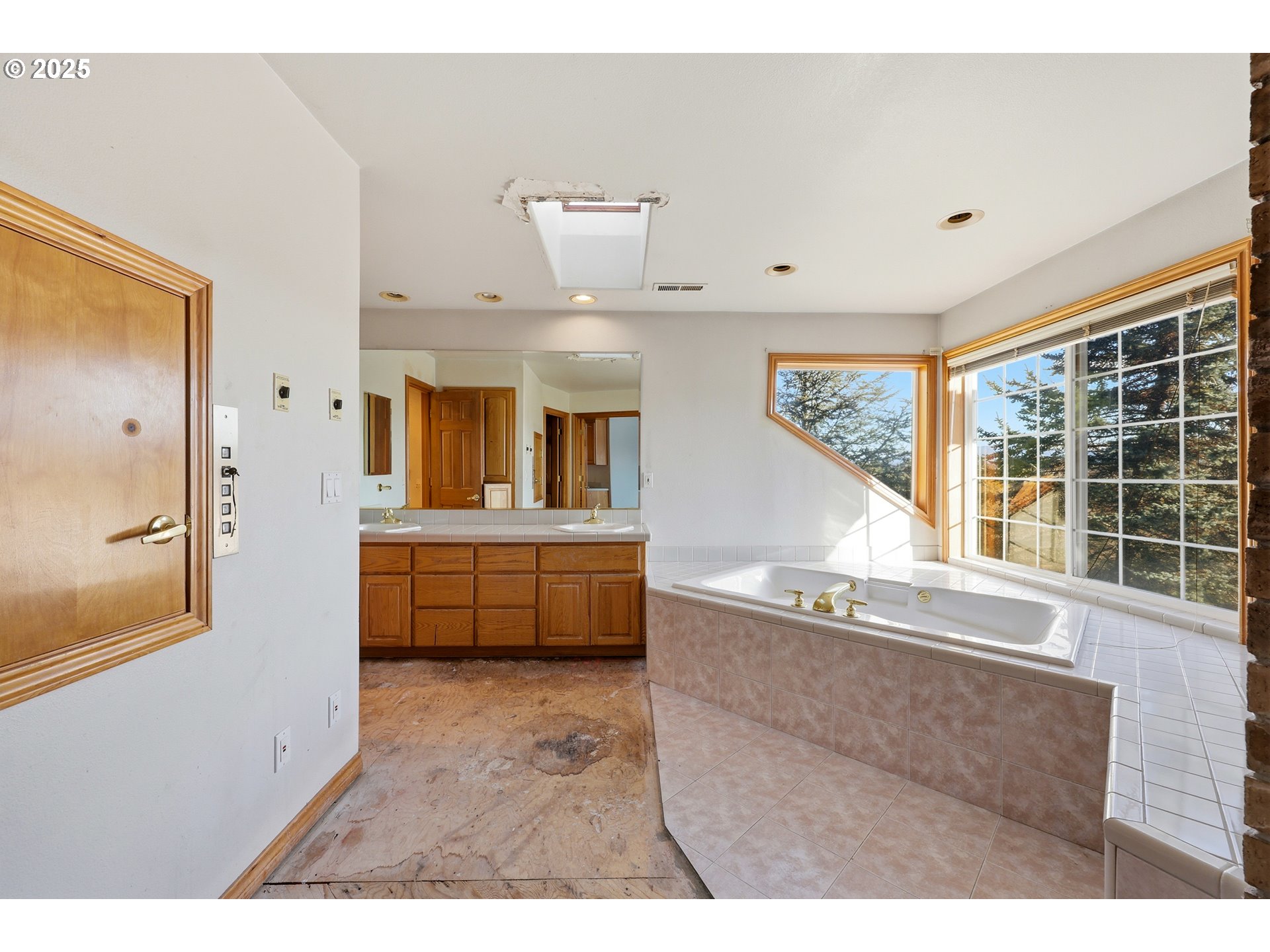 417 Southeast 13th Court Gresham, OR 97080 - Photo 29 of 35