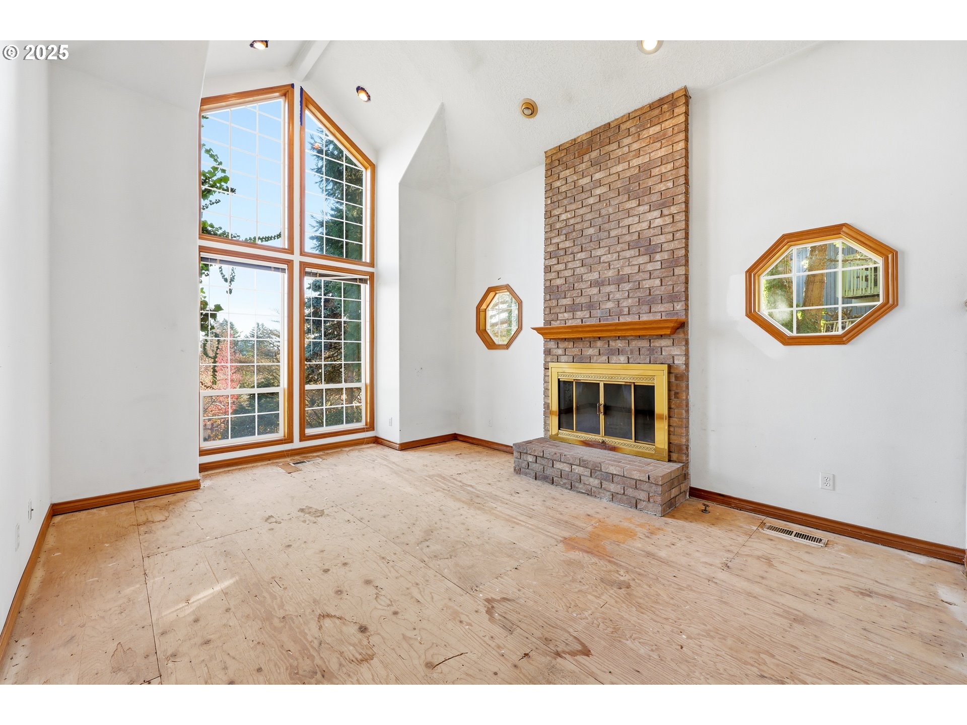 417 Southeast 13th Court Gresham, OR 97080 - Photo 6 of 35