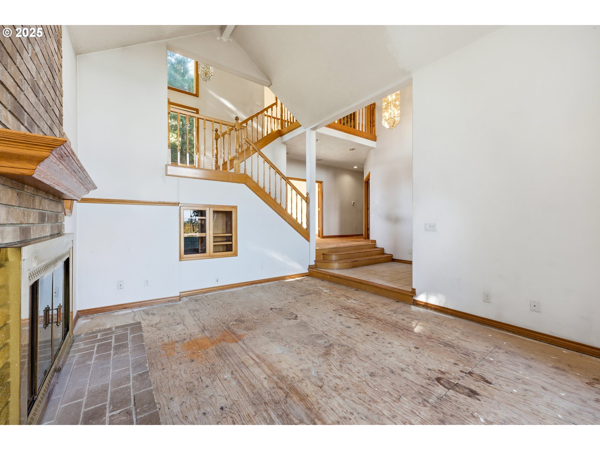 417 Southeast 13th Court Gresham, OR 97080 - Photo 7 of 35