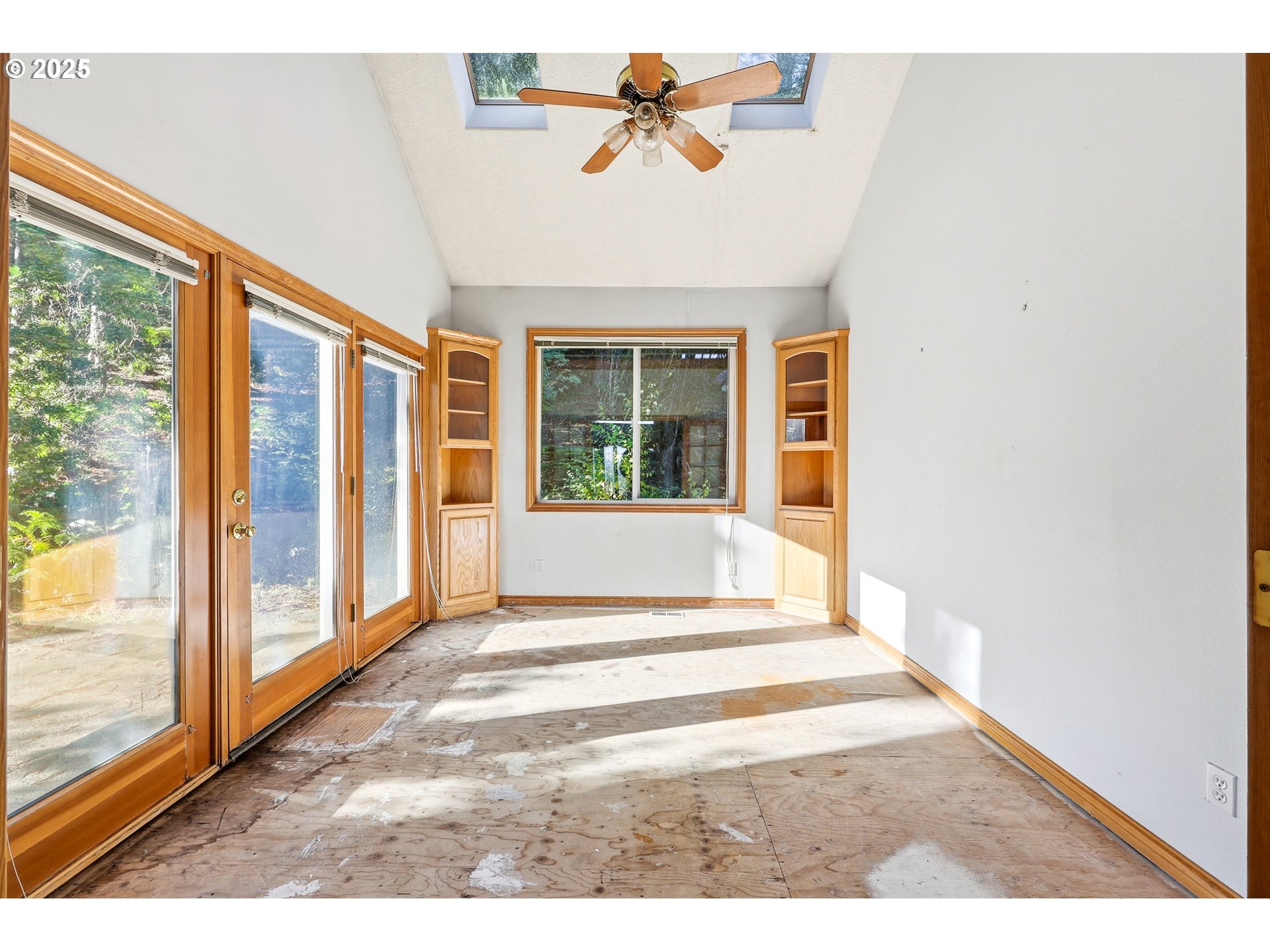 417 Southeast 13th Court Gresham, OR 97080 - Photo 8 of 35