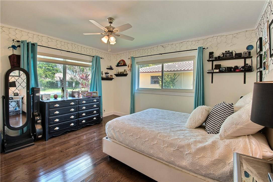 10 Minnetonka Road Sea Ranch Lakes, FL 33308 - Photo 14 of 36 2nd bedroom is enormous...