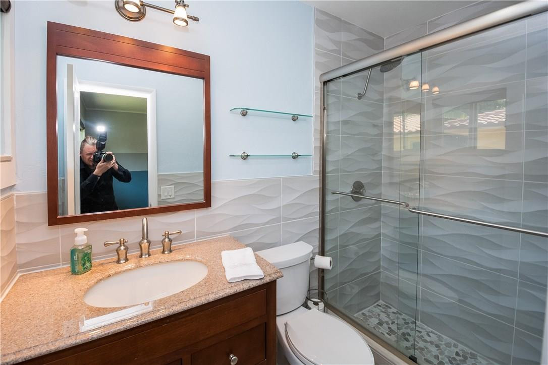 10 Minnetonka Road Sea Ranch Lakes, FL 33308 - Photo 17 of 36 3rd bathroom is gorgeous too!