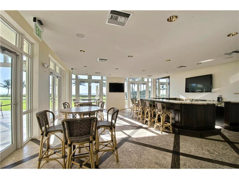 10 Minnetonka Road Sea Ranch Lakes, FL 33308 - Photo 30 of 36 Clubhouse bar