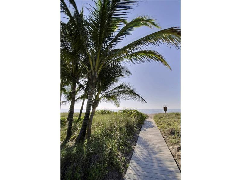 10 Minnetonka Road Sea Ranch Lakes, FL 33308 - Photo 33 of 36 Path to beach...
