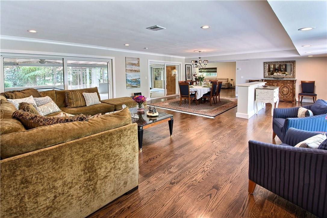 10 Minnetonka Road Sea Ranch Lakes, FL 33308 - Photo 8 of 36 Living room/dining room, huge open rooms