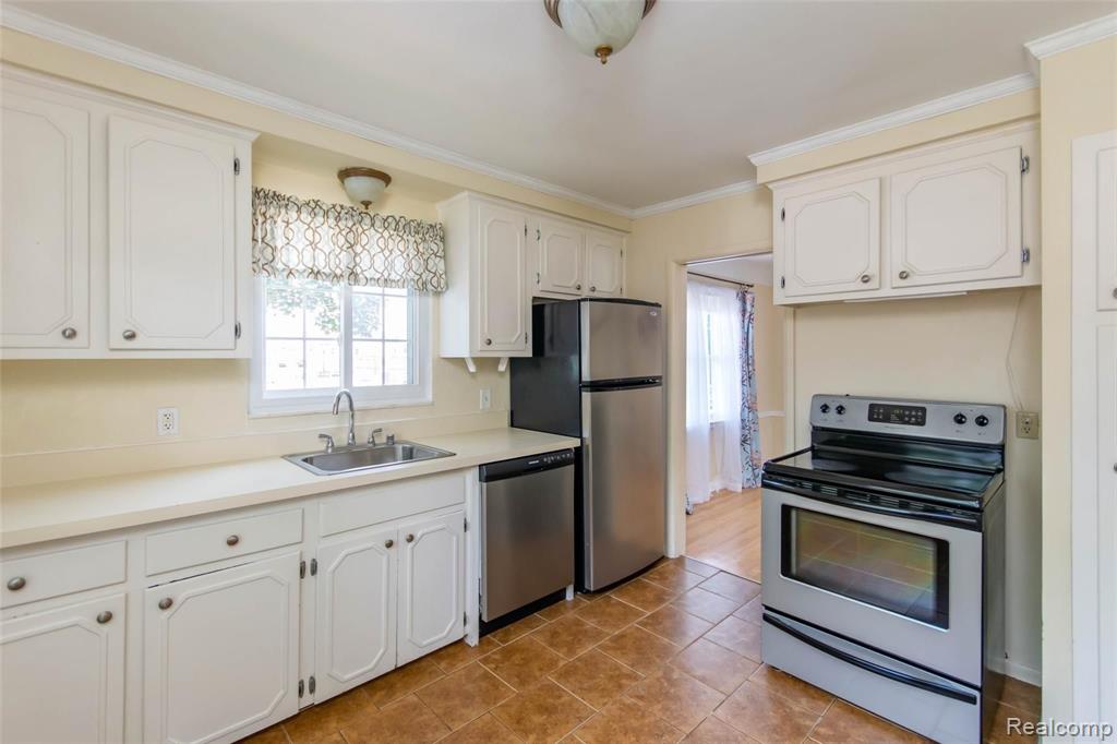 634 Cadieux Road Grosse Pointe, MI 48230 - Photo 12 of 34