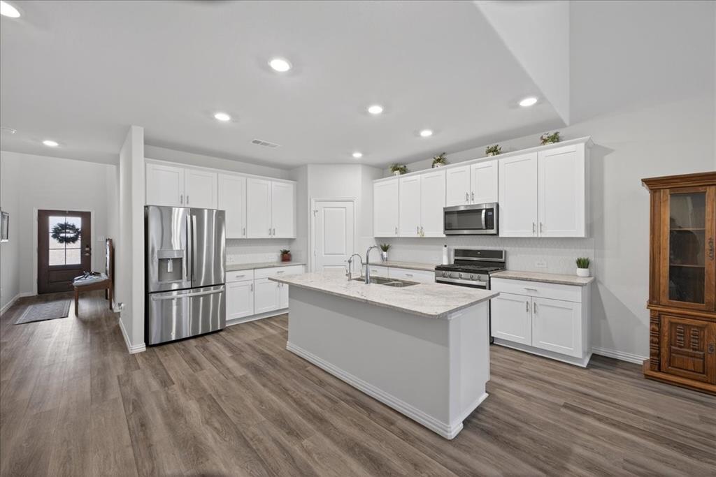 6717 Iron Oak Road Fort Worth, TX 76123 - Photo 9 of 28