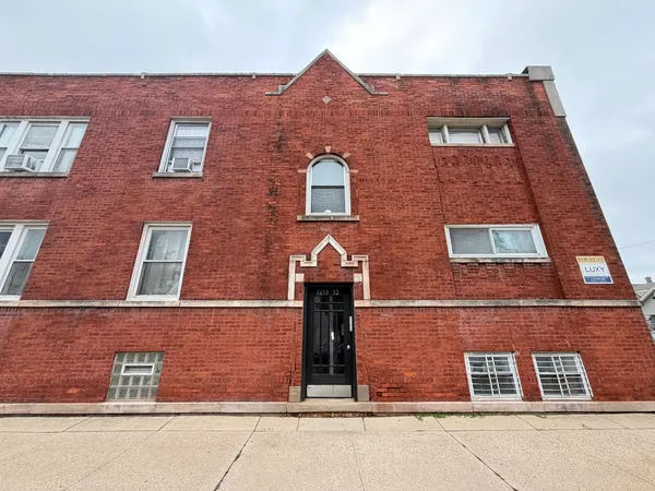 $1,795 | 3652 North Kilpatrick Avenue, Unit 2, Chicago, IL 60641