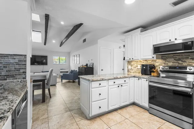 $999,999 | 1948 Southwest 36th Avenue, Delray Beach, FL 33445